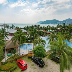 Sanya South China Hotel пляж