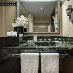 L'Hotel du Collectionneur Arc de Triomphe 5* Улучшенный номер двуспальная кровать