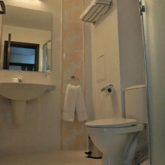 Hotel Burgas Free University ванная