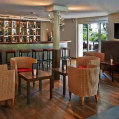 Apart-Hotel operated by Hilton гостиничный бар