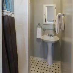 Отель Found Places Capitol Hill Bed & Breakfast 3* Стандартный номер с различными типами кроватей фото 3