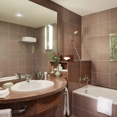Отель Hilton Hanoi Opera 4* Номер Делюкс с различными типами кроватей