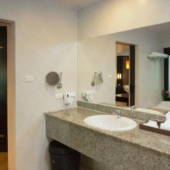 Отель Deevana Patong Resort & Spa 4* Улучшенный номер с двуспальной кроватью фото 11