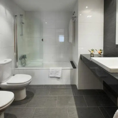 Апартаменты Habitat Apartments Fluvia Барселона ванная фото 2