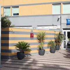 Hotel Ibis Budget Nice Palais Nikaia бассейн