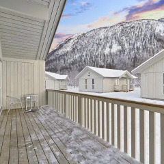 Отель Tromsø Camping Улучшенный коттедж с различными типами кроватей фото 4