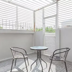 Отель Modern Townhouse балкон