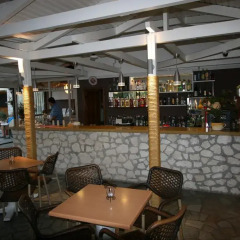 Апартаменты Village Inn Studios & Family Apartments гостиничный бар