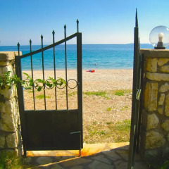 Отель Beachfront Barbati Villas пляж