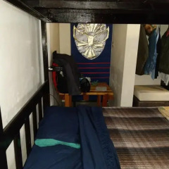 The Roof Backpackers Hostel Кровать в общем номере с двухъярусной кроватью фото 2