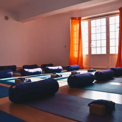Отель Surf Yoga Ericeira Guest House фитнесс-зал