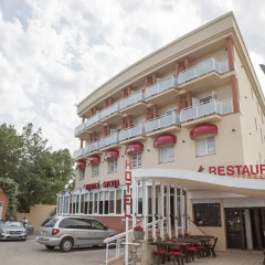 Hotel Silvia парковка