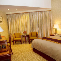 Century Plaza Hotel 3* Улучшенный номер с 2 отдельными кроватями фото 3