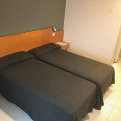 Отель Hostal Lami Стандартный номер с различными типами кроватей фото 4