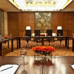 Royal Orchid Sheraton Hotel & Towers развлечения