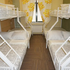 Hostel Berloga Кровать в общем номере с двухъярусной кроватью фото 4