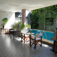 Отель The Umbrella House