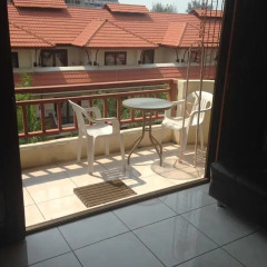 Отель Jomtien Beach Guesthouse Паттайя балкон