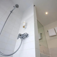 Отель easyHotel Den Haag 2* Стандартный семейный номер разные типы кроватей фото 4