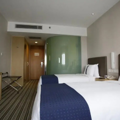 Отель Holiday Inn Express Shanghai New Hongqiao 3* Стандартный номер с различными типами кроватей фото 4