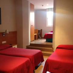 Отель Hostal Drassanes детские мероприятия