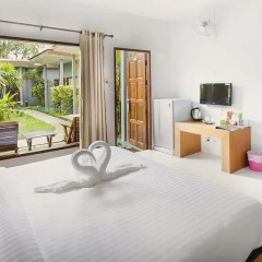 Отель Again at Naiharn Beach Resort 3* Стандартный семейный номер разные типы кроватей фото 8