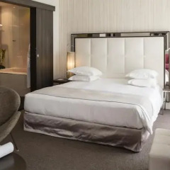 Отель Hôtel Le Canberra - Hôtels Ocre et Azur сейф в номере