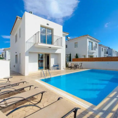 Отель Pernera Villas бассейн