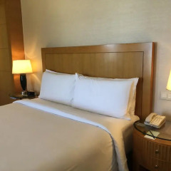 Four Seasons Hotel Mumbai 5* Номер Премьер с двуспальной кроватью