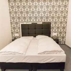 Отель Carlton Suites сейф в номере