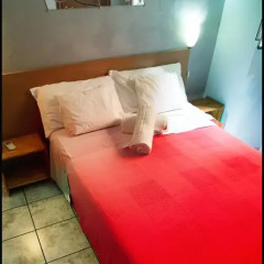 Român Holidays Hostel Стандартный номер с различными типами кроватей фото 11
