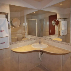 Fiesta M Hotel ванная