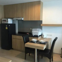 Отель The CHEZZ Metro Life Condo by Room Plus Паттайя в номере фото 2