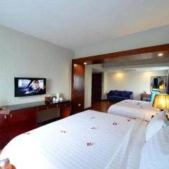 Gia Bao Grand Hotel 3* Стандартный семейный номер с различными типами кроватей