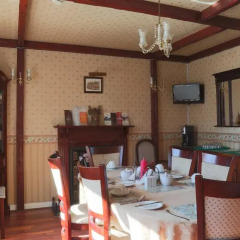 Отель Debden Guest House питание