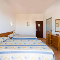 Отель Hostal Anibal Улучшенный номер с различными типами кроватей фото 3
