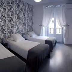 Отель Hostal Gala Madrid Стандартный семейный номер с двуспальной кроватью фото 9