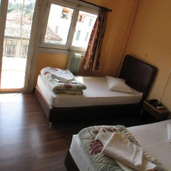 Pella Inn Hostel Стандартный номер с 2 отдельными кроватями