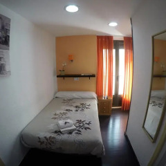 Отель Hostal Rober Стандартный номер с различными типами кроватей фото 2