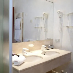 Отель Terme di Saturnia Spa & Golf Resort 5* Улучшенный номер с двуспальной кроватью фото 4