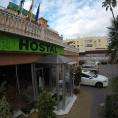 Отель Hostal La Casa de Enfrente парковка