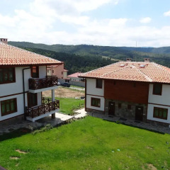 Отель Guest House Ivanini Houses Боженци