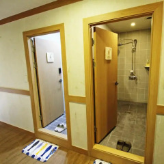 Отель Hi Jun Guesthouse Hongdae сауна
