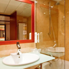 Отель Holiday Inn Lisbon Continental ванная фото 2