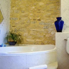 Отель Le Mas de la Treille Bed & Breakfast 3* Улучшенный номер с различными типами кроватей фото 3