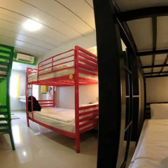 Отель S1hostel Bangkok Кровать в мужском общем номере фото 4