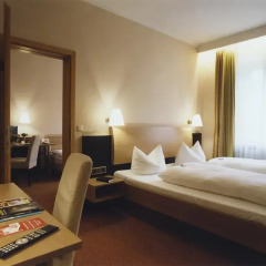 Hotel Jedermann 2* Стандартный семейный номер с двуспальной кроватью фото 5