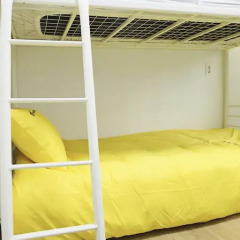 Отель 24 Guesthouse Cheonggyecheon 2* Стандартный номер с 2 отдельными кроватями фото 4