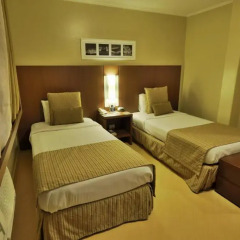 Hotel Deville Business Curitiba сейф в номере