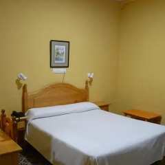 Отель Hostal Sierpes Стандартный номер с различными типами кроватей фото 9